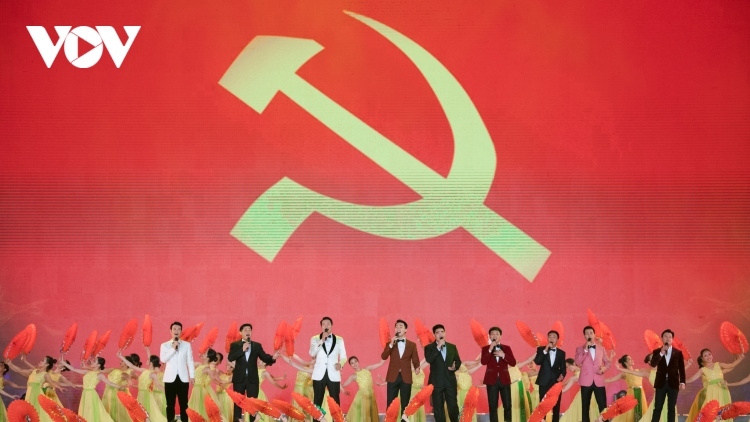 Special art programme marks National Party Congress success